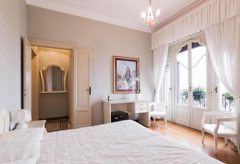 Superior room with lake view, Du Parc