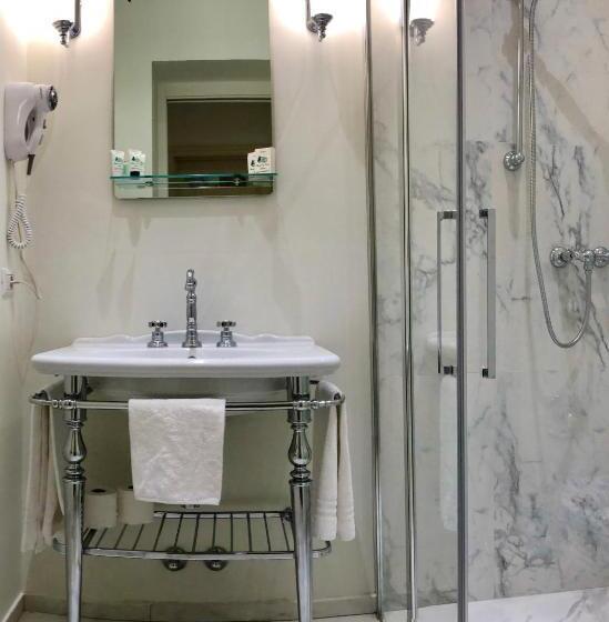 Superior room with lake view, Du Parc