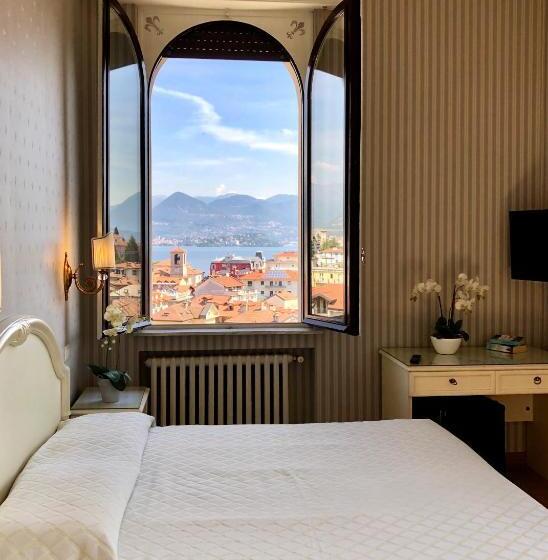 Superior room with lake view, Du Parc