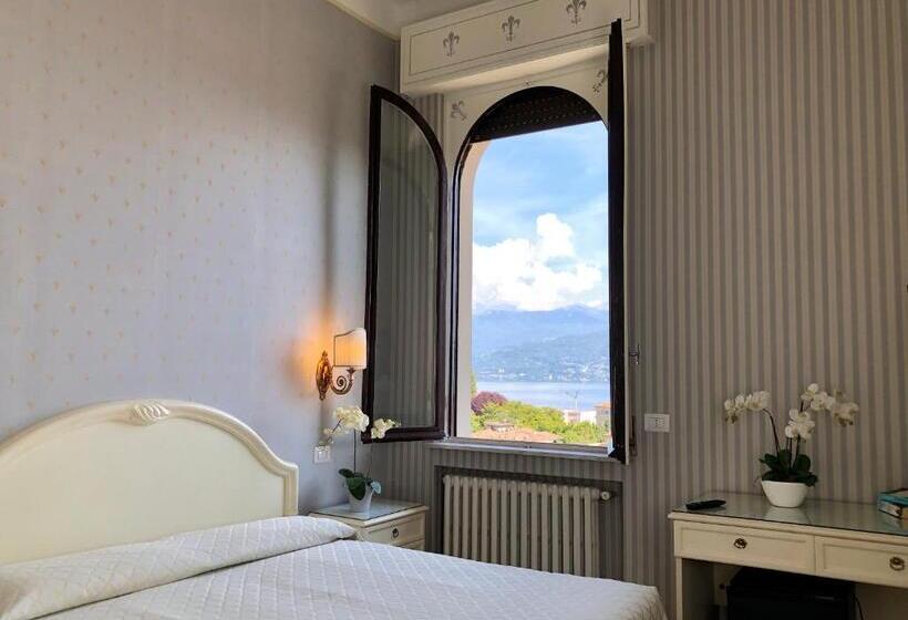 Superior room with lake view, Du Parc
