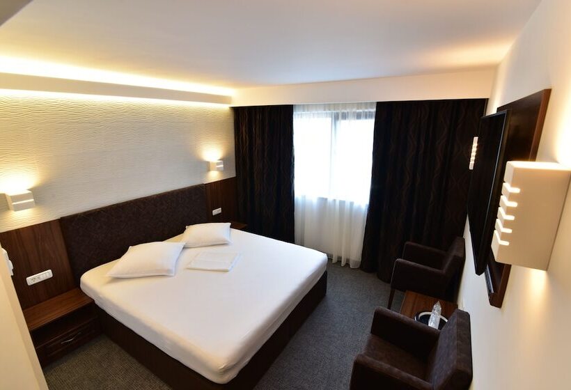 디럭스 룸, Forum