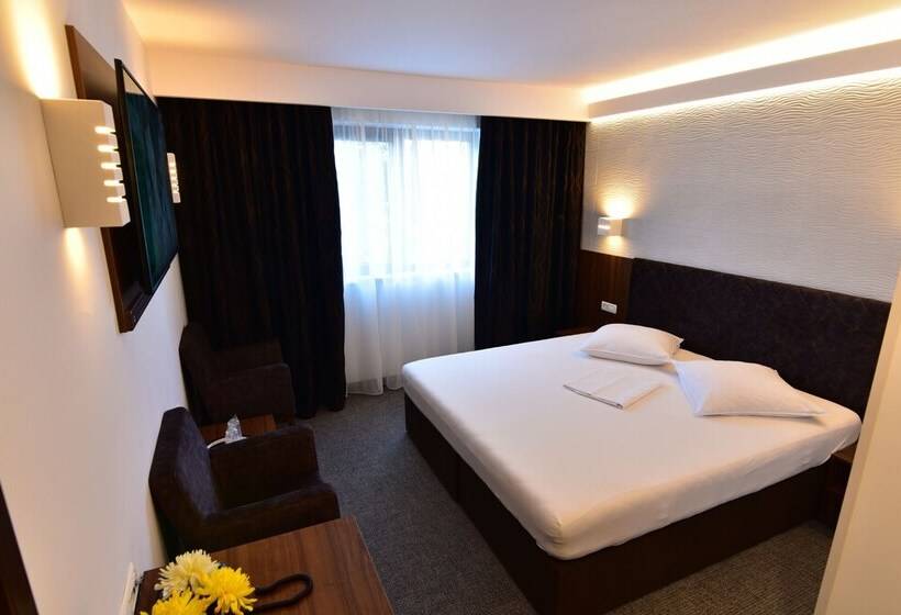 디럭스 룸, Forum