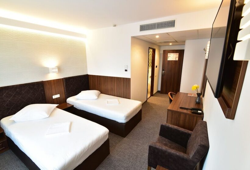 디럭스 룸, Forum