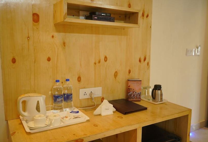 디럭스 룸, Gandhi S Paradise