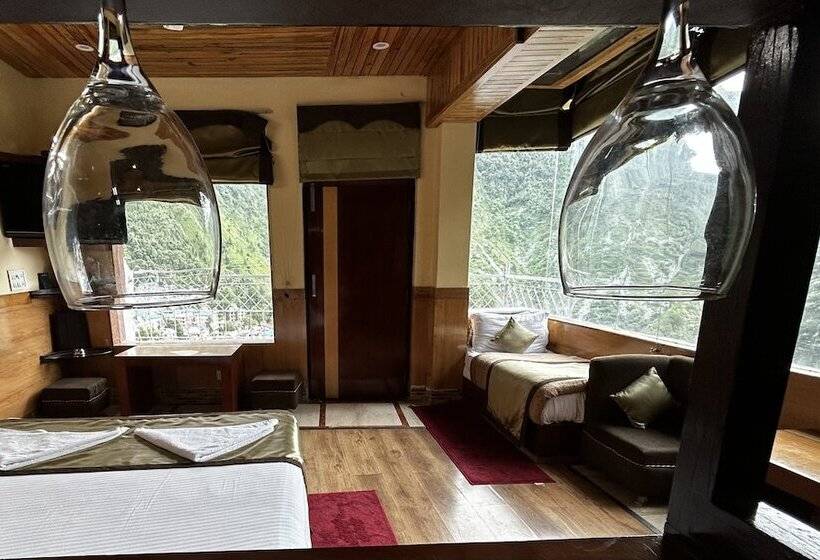 디럭스 룸, Gandhi S Paradise