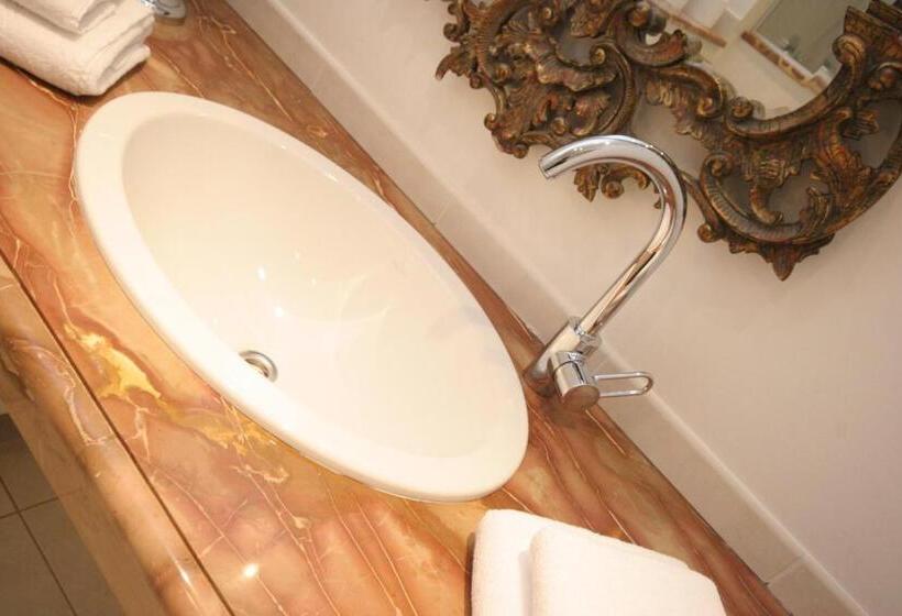 חדר משפחתי, Gutenberger