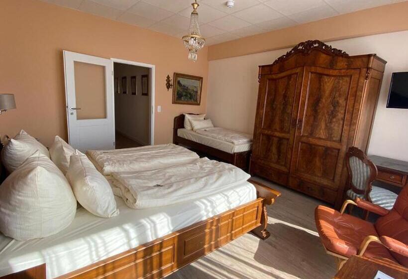 חדר משפחתי, Gutenberger