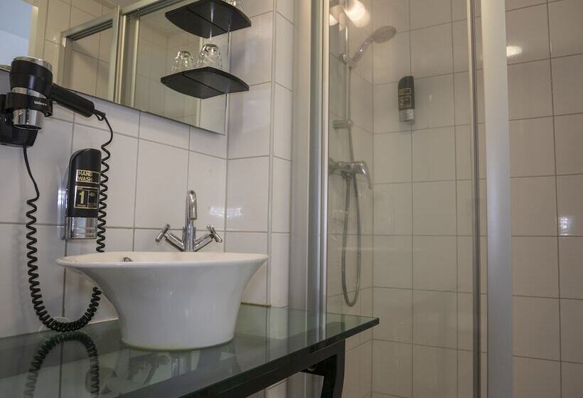 غرفة عائلية, Hague Center