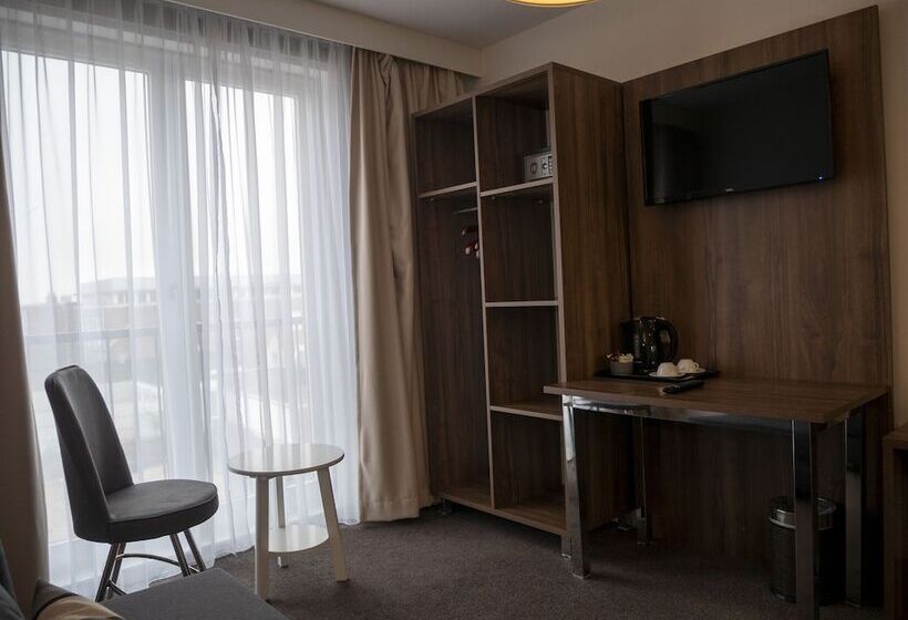 غرفة عائلية, Hague Center