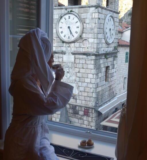 سوییت لوکس, Historic Boutique Hotel Cattaro