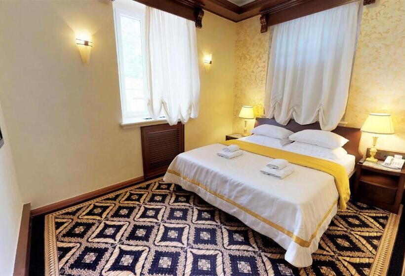 سوییت لوکس, Historic Boutique Hotel Cattaro