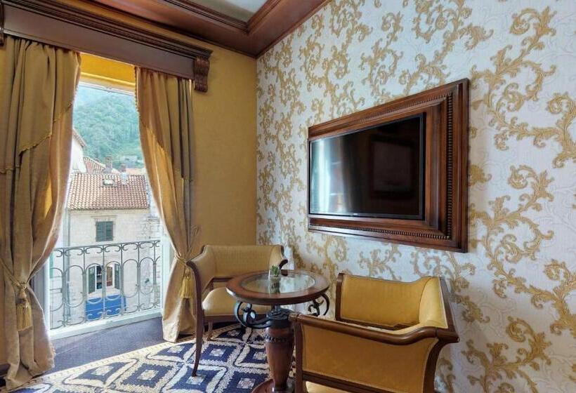 اتاق لوکس, Historic Boutique Hotel Cattaro