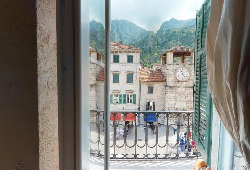 اتاق لوکس, Historic Boutique Hotel Cattaro