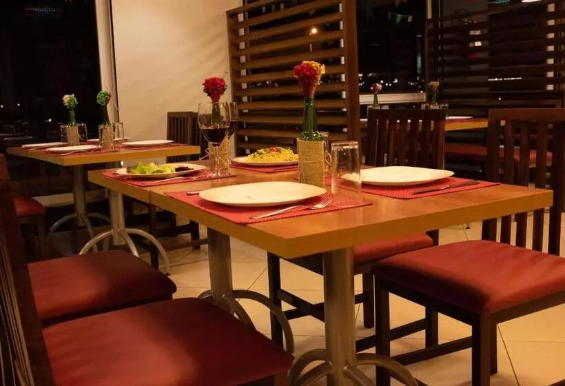 Standard Kolmen Hengen Huone, Ibis Contagem Ceasa