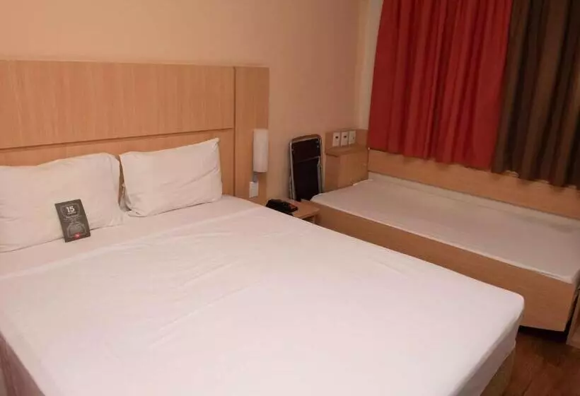 Standard Kolmen Hengen Huone, Ibis Contagem Ceasa