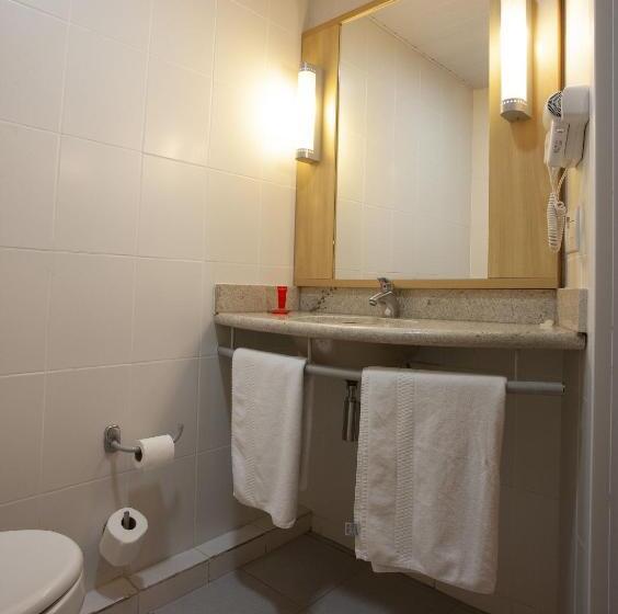 غرفة قياسية ثلاثية, Ibis Contagem Ceasa