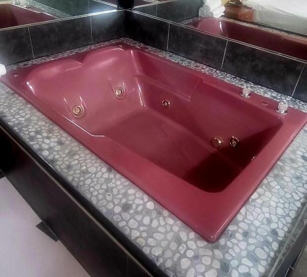 غرفة قياسية مزوَّدة بجاكوزي, Jets Motor Inn