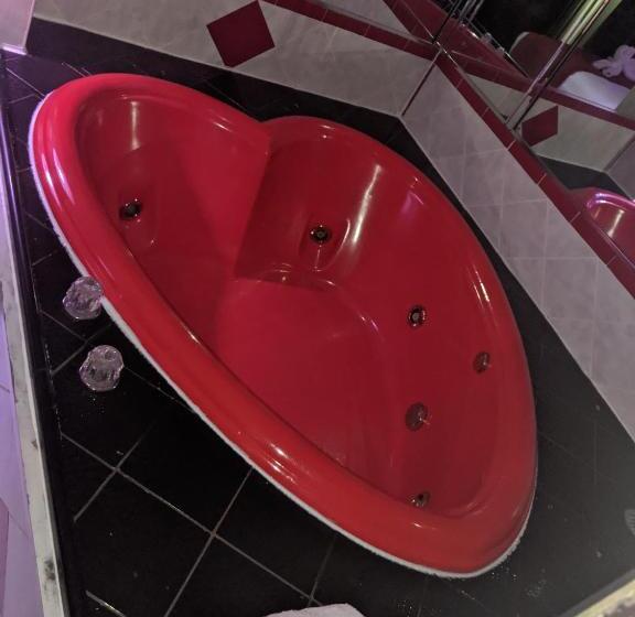غرفة قياسية مزوَّدة بجاكوزي, Jets Motor Inn