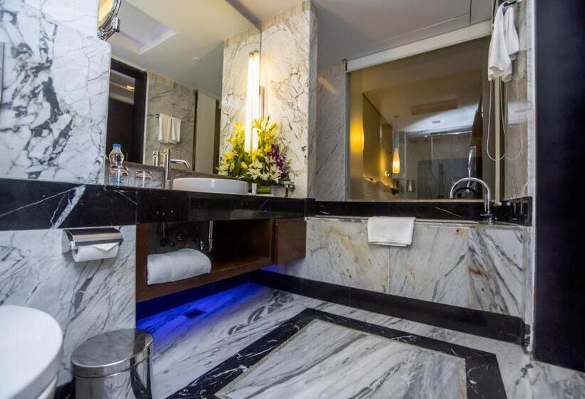 غرفة قياسية سرير ملكى, Le Méridien Coimbatore