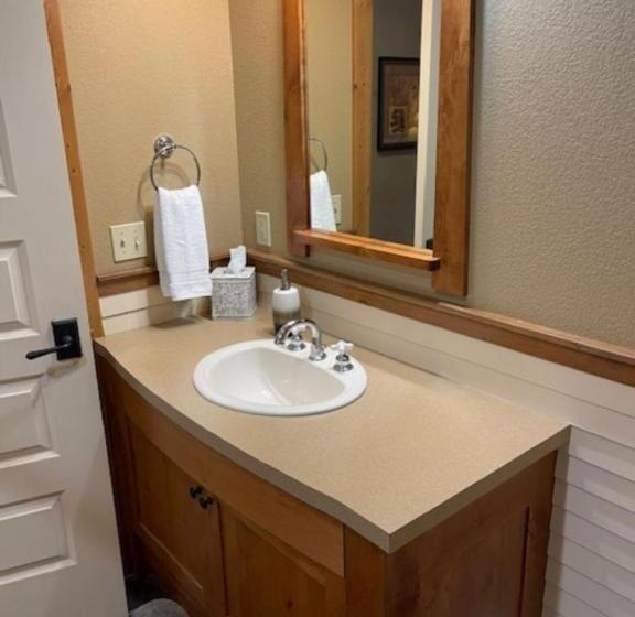 スタンダードスタジオ, Morning Star Lodge Hosted By Linda