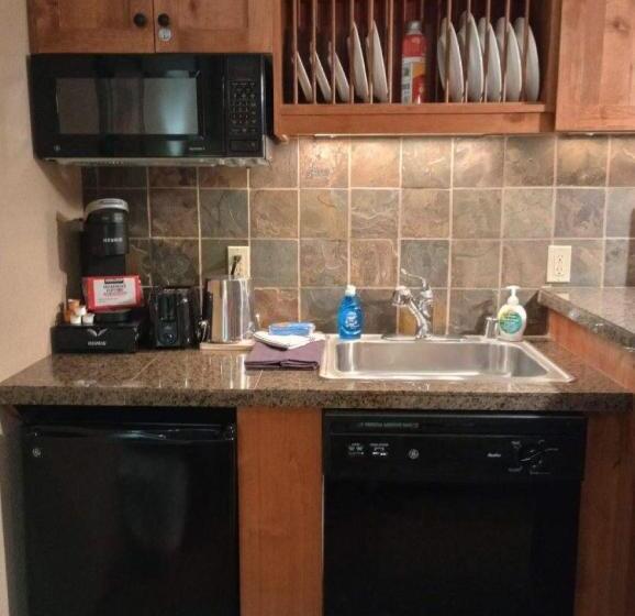 スーペリアスタジオ, Morning Star Lodge Hosted By Linda