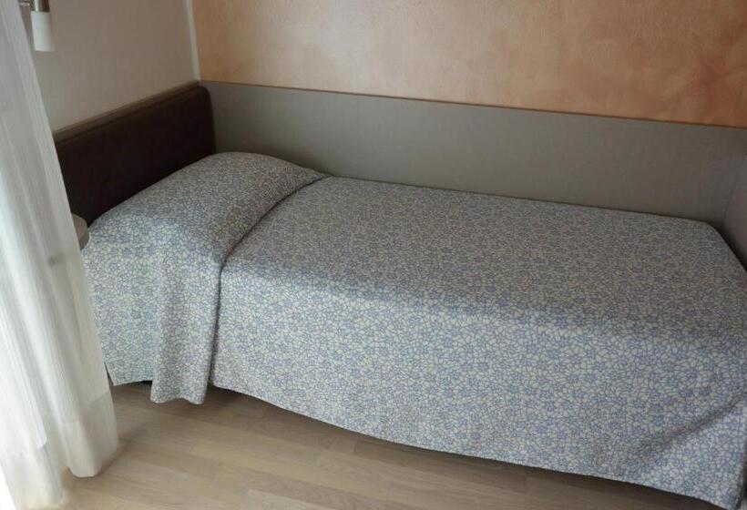 バルコニー付きスタンダードルーム, Paris