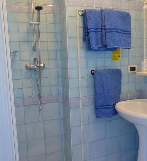 スタンダードシングルルーム, Paris