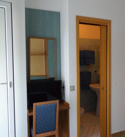 スタンダードシングルルーム, Paris