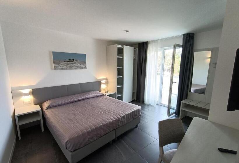 バルコニー付きスーペリアルーム, Paris