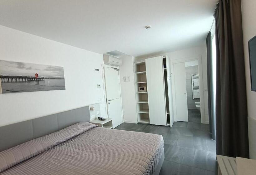 バルコニー付きスーペリアルーム, Paris