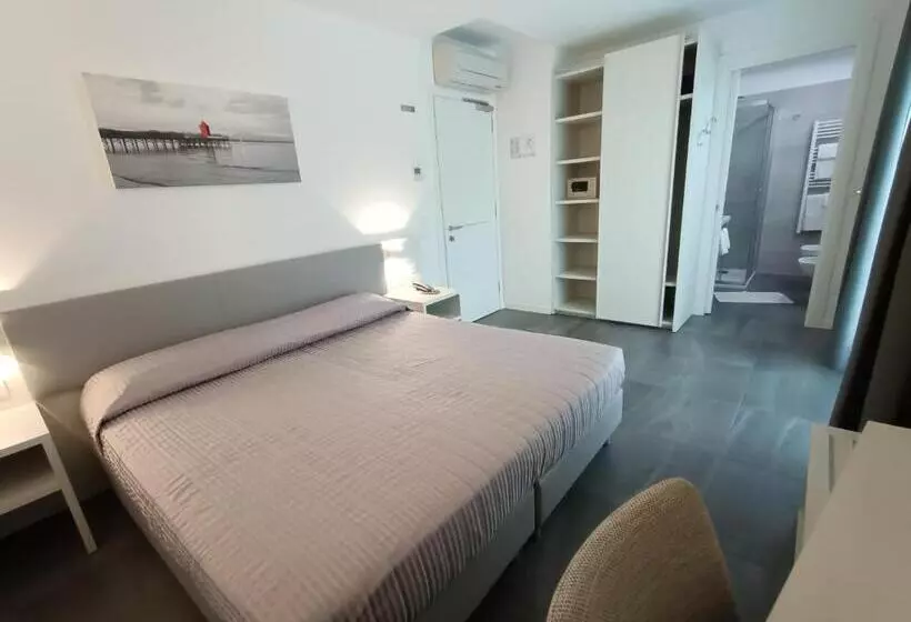 バルコニー付きスーペリアルーム, Paris