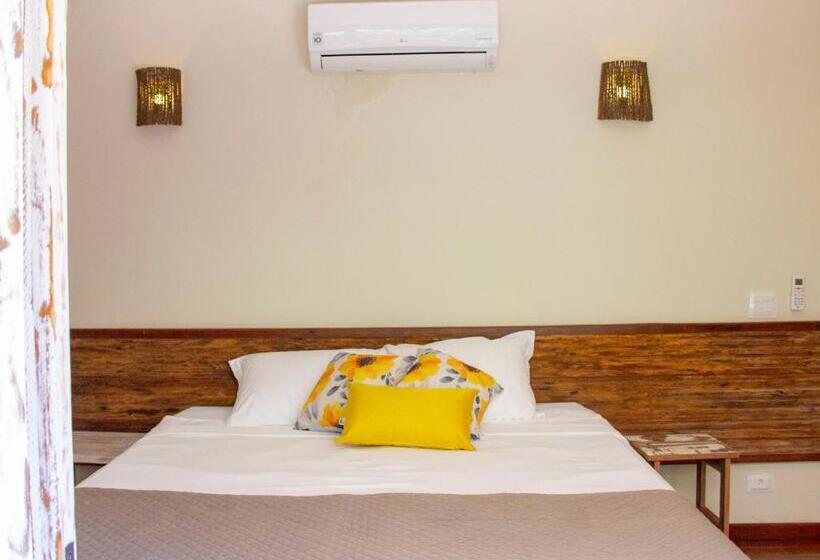 스탠다드 트리플 발코니 룸, Pousada Camburi