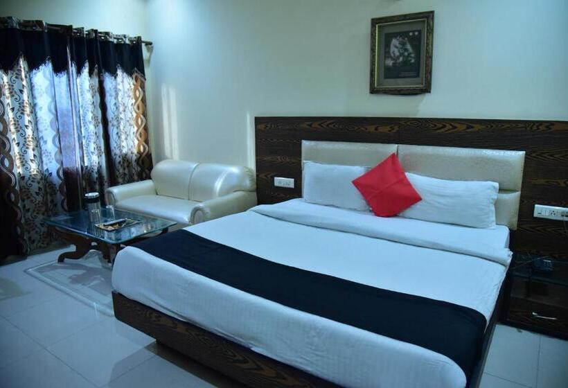 デラックストリプルルーム, Sanjog International