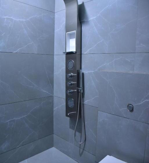 コンフォートトリプルルーム, Sanjog International