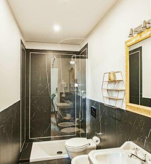 اتاق لوکس با چشم‌انداز شهر, St. James