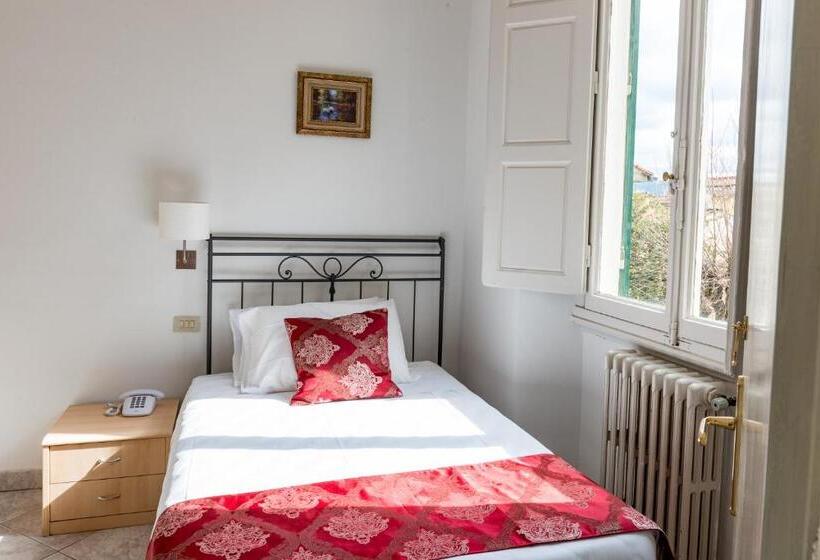 اتاق سوپریور یک تخته, St. James