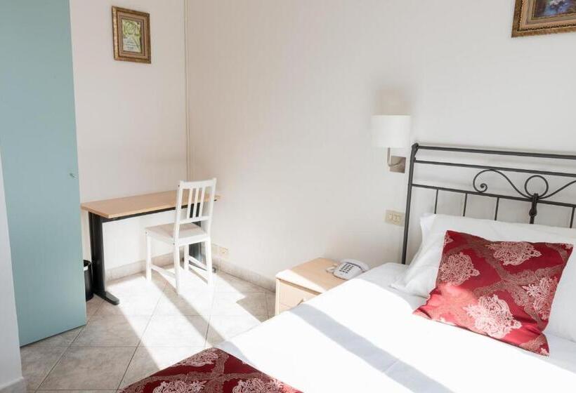 اتاق سوپریور یک تخته, St. James