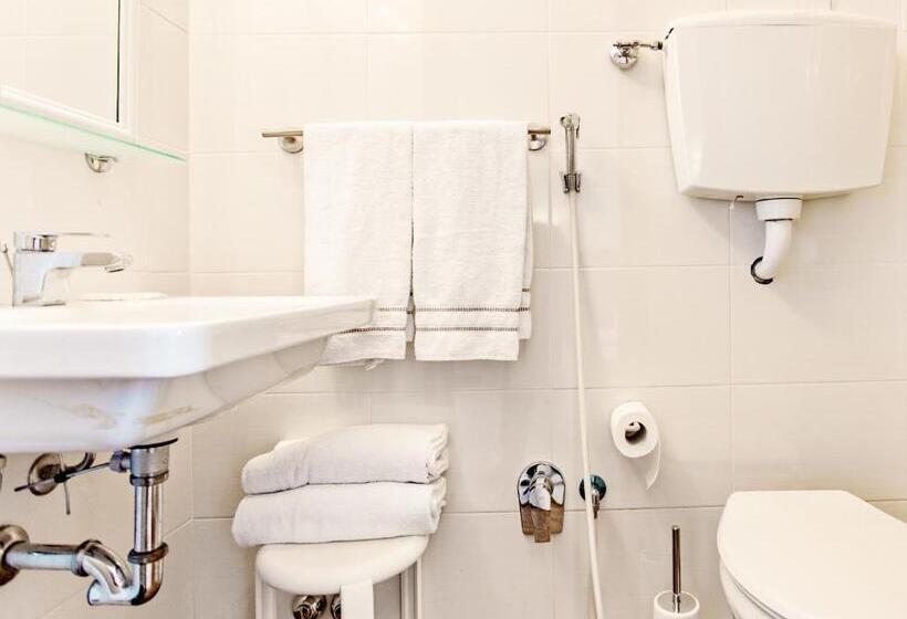 اتاق سوپریور, St. James