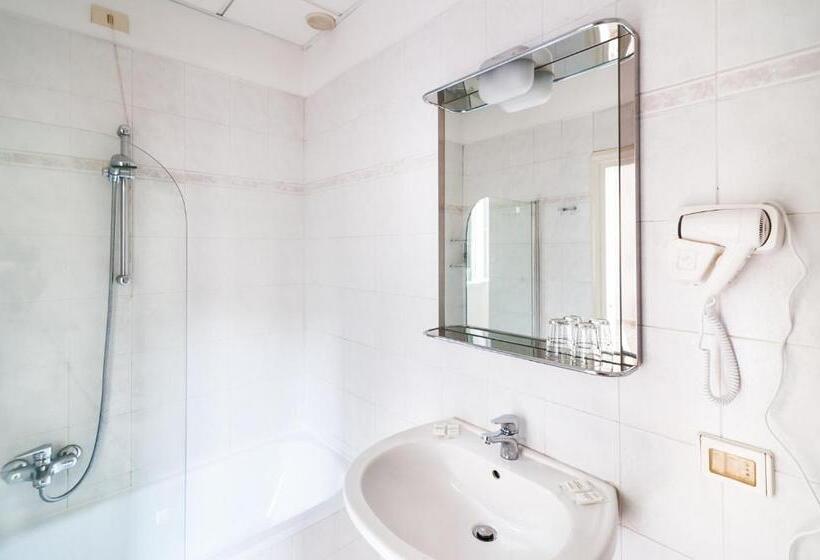 اتاق سوپریور چهار تخته, St. James