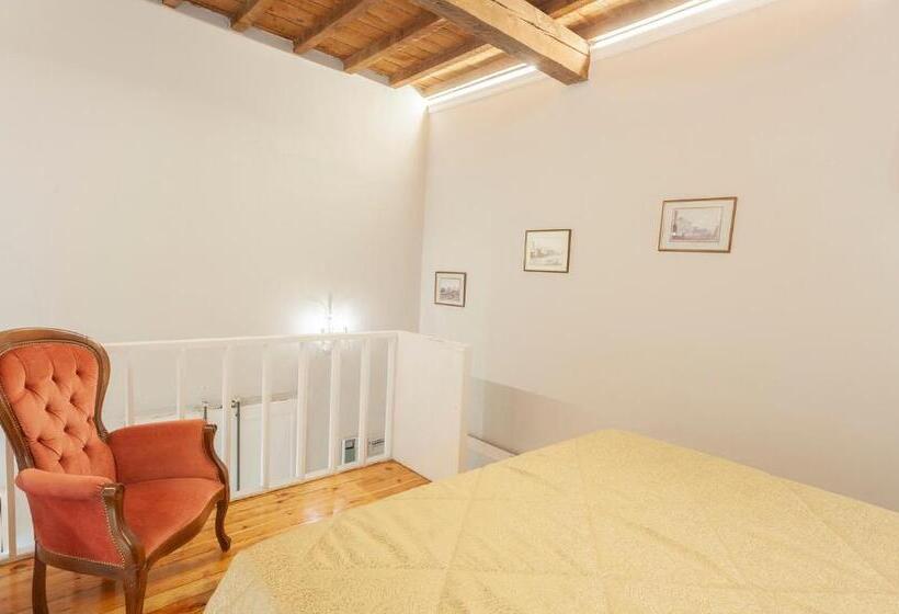 اتاق دوبلکس, St. James