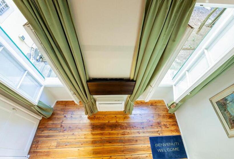 اتاق دوبلکس, St. James