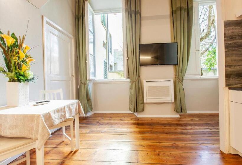 اتاق دوبلکس, St. James