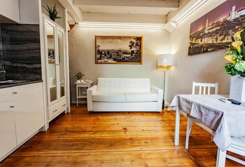 اتاق دوبلکس, St. James