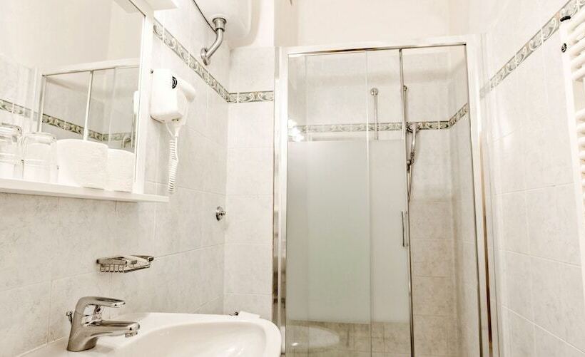 اتاق سوپریور, St. James