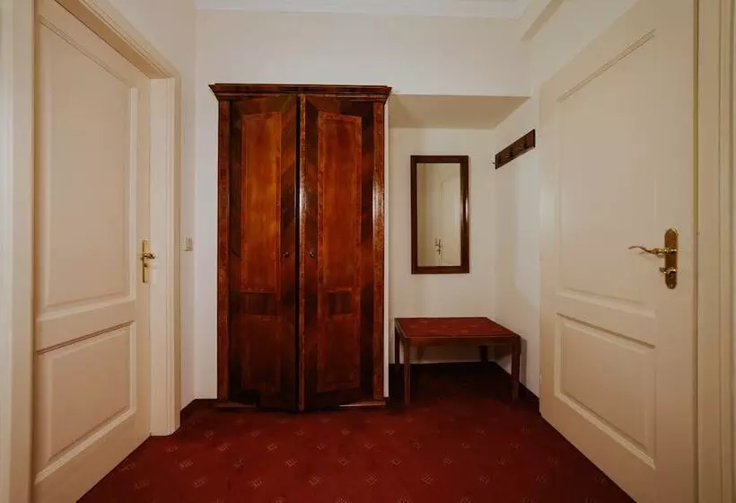 スイート, La Residenza