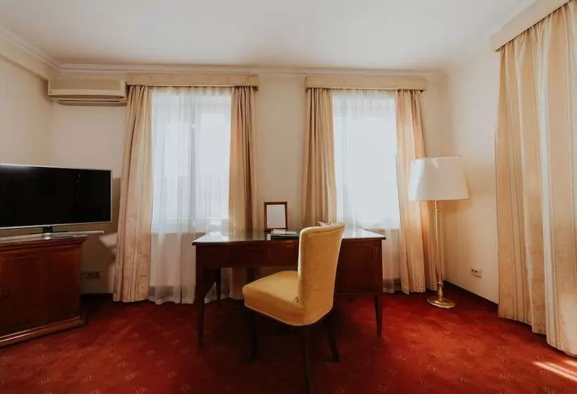 スイート, La Residenza