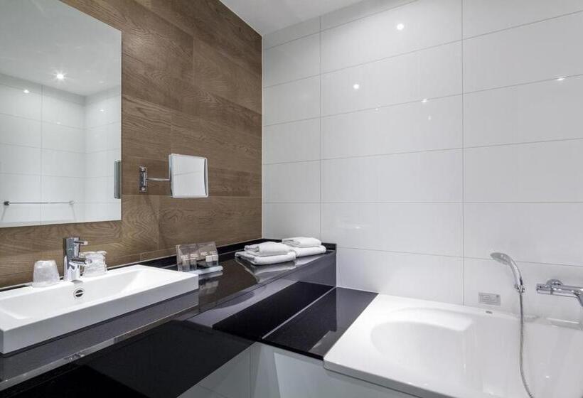 带阳台的豪华间, Van Der Valk Hotel Harderwijk