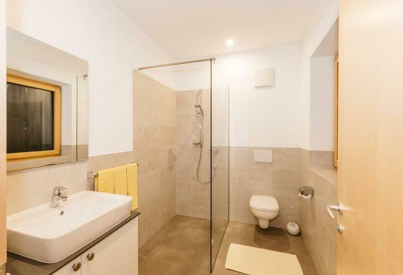 1 Bedroom Apartment Lake View, Appartement Florian
