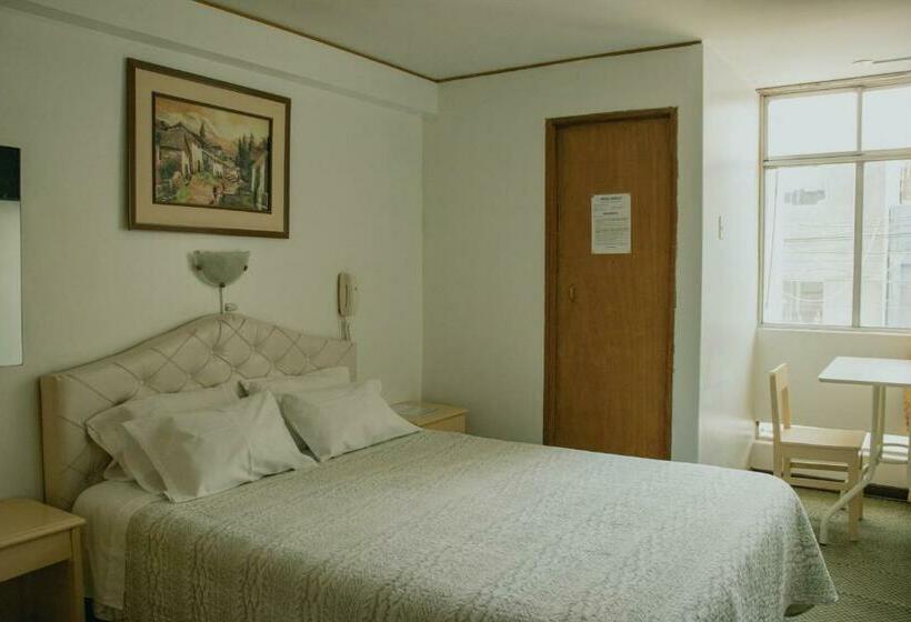 غرفة قياسية, ˈs Acolla