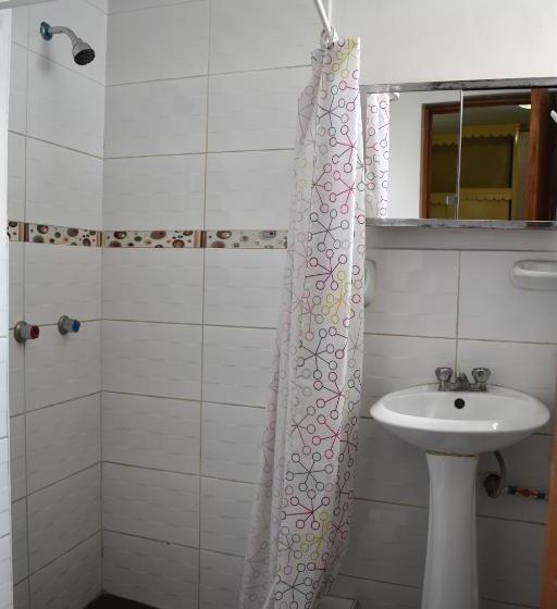 غرفة قياسية, ˈs Acolla